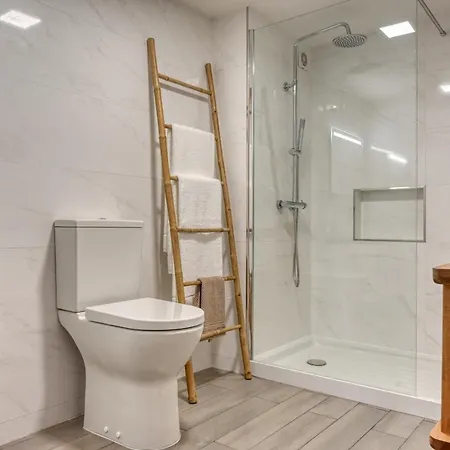 Monumental Tower, A In Madeira * Funchal (Madeira)